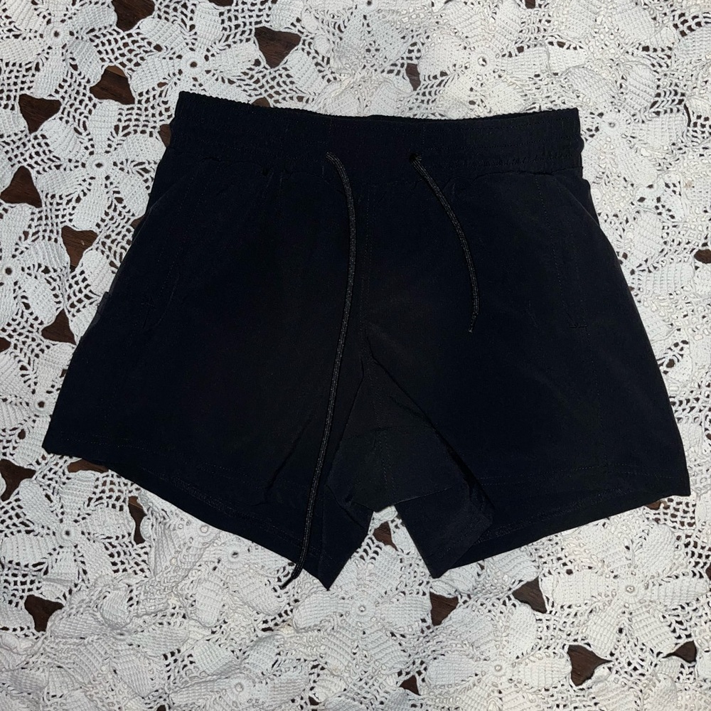 Avalanche black athletic shorts size small